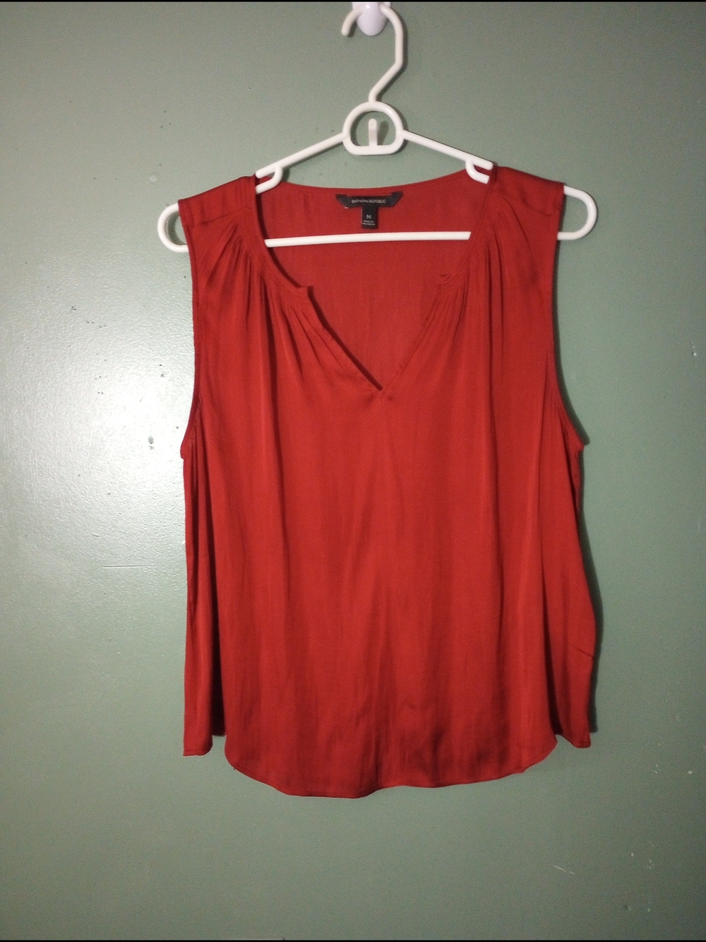 Banana Republic Women’s Sleeveless V-Neck Camisole in Rust